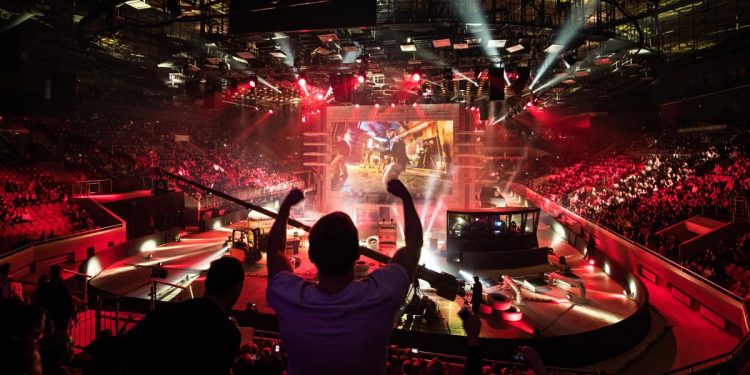 The Rise of Esports: Will It Replace Traditional Sports as the Mainstream Form of Entertainment?
