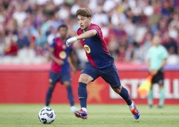 Should Retired Legends Like Xavi Face Different Coaching Standards?