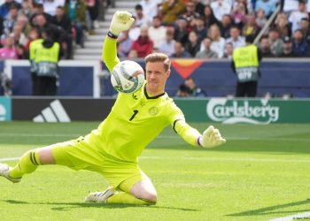 What Made Bayern’s Teenage Keeper the Breakout Star Against Boca Juniors?