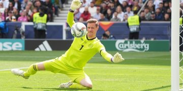 What Made Bayern’s Teenage Keeper the Breakout Star Against Boca Juniors?